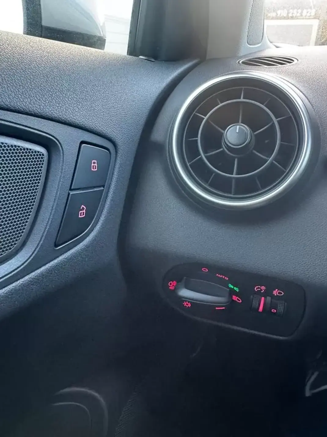 Audi A1 Sportback 2015 - 13490 EUR, 189500 km - AUTO.MOTO.pt - 189500km - foto 18 de 30