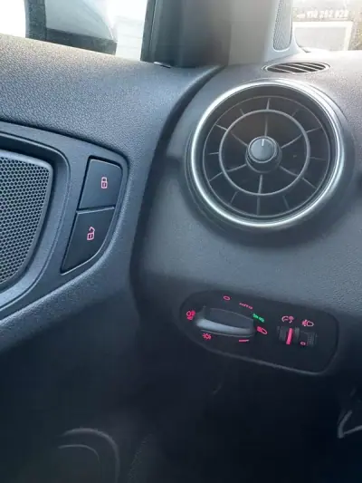 Audi A1 Sportback 2015 - 13490 EUR, 189500 km - AUTO.MOTO.pt - 189500km - foto 18 de 30