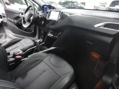 Peugeot 2008 2015 - 8990 EUR, 88000 km - AUTO.MOTO.pt - 88000km - foto 20 de 25