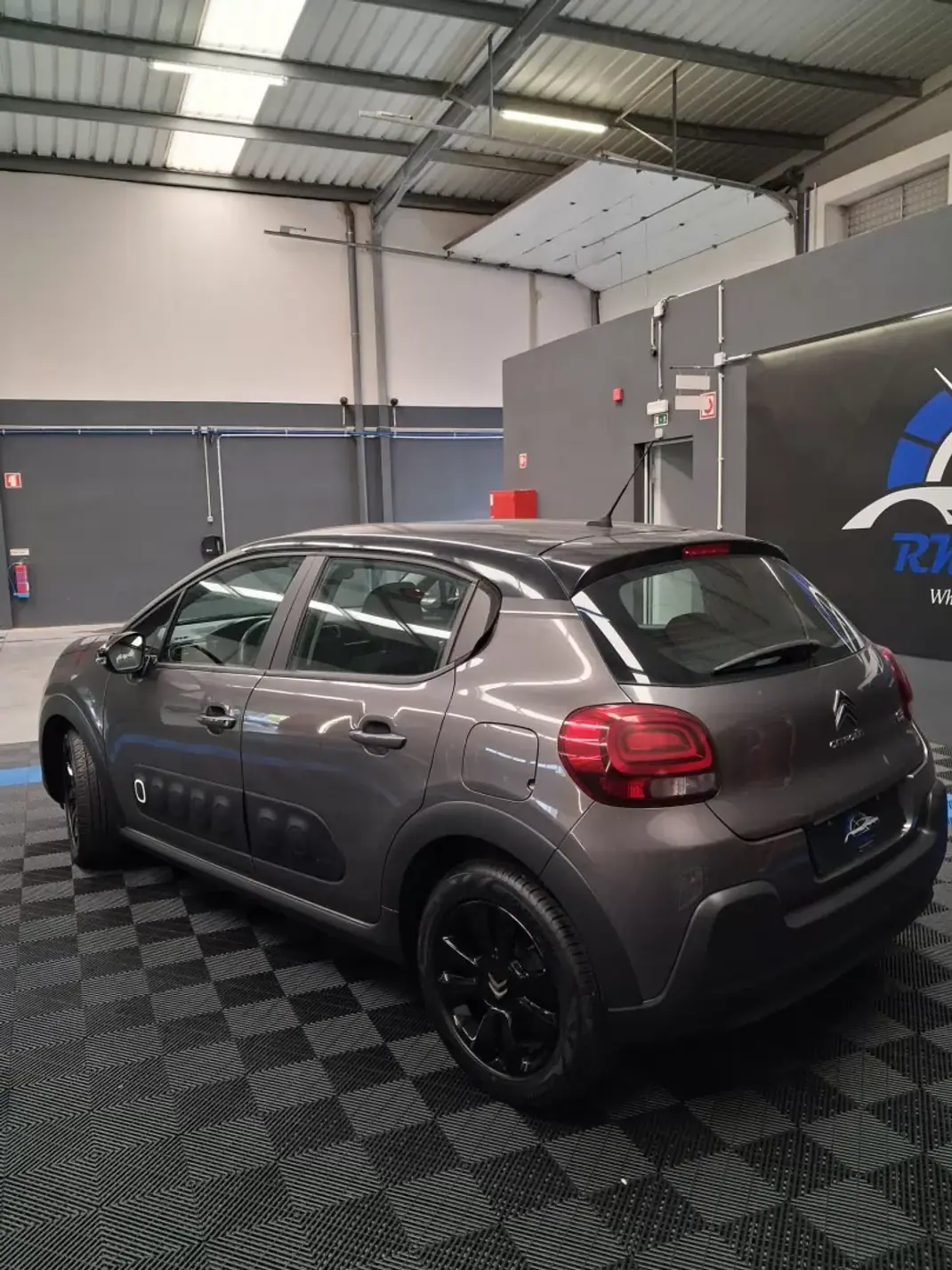 Citroën C3 2019 - 11790 EUR, 64158 km - AUTO.MOTO.pt - 64158km - foto 5 de 13