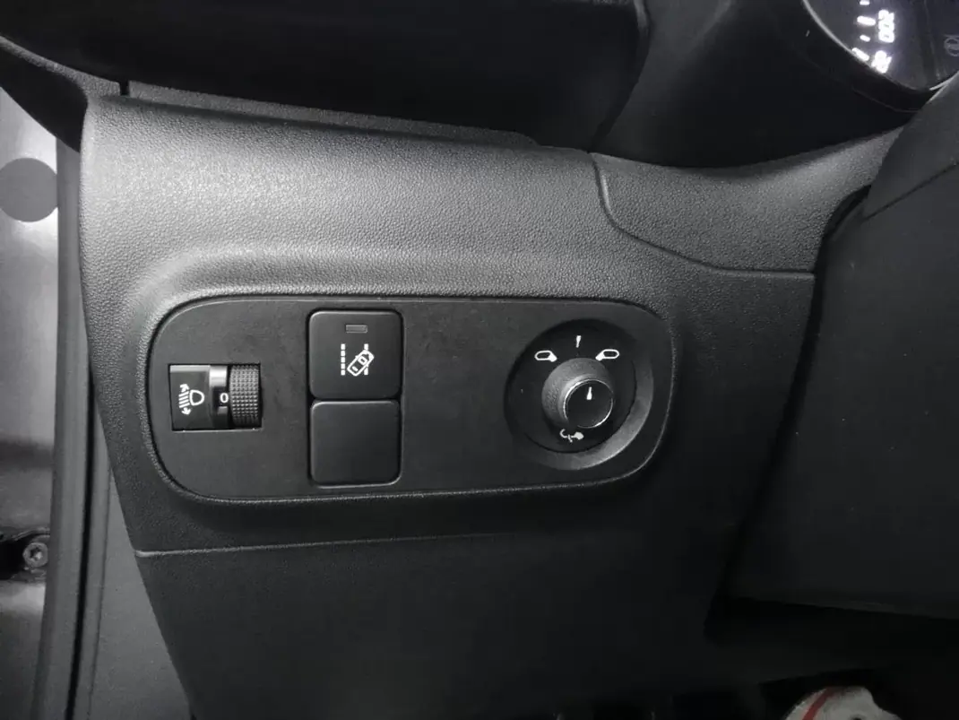 Citroën C3 2018 - 8990 EUR, 97000 km - AUTO.MOTO.pt - 97000km - foto 17 de 22