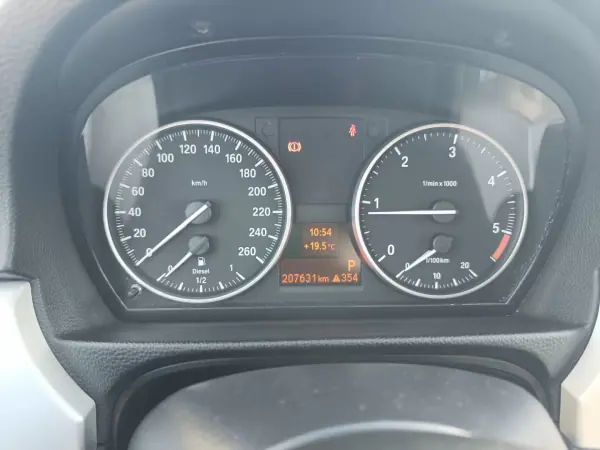 BMW 320 2011 - 12900 EUR, 206000 km - AUTO.MOTO.pt - 206000km - foto 32 de 37