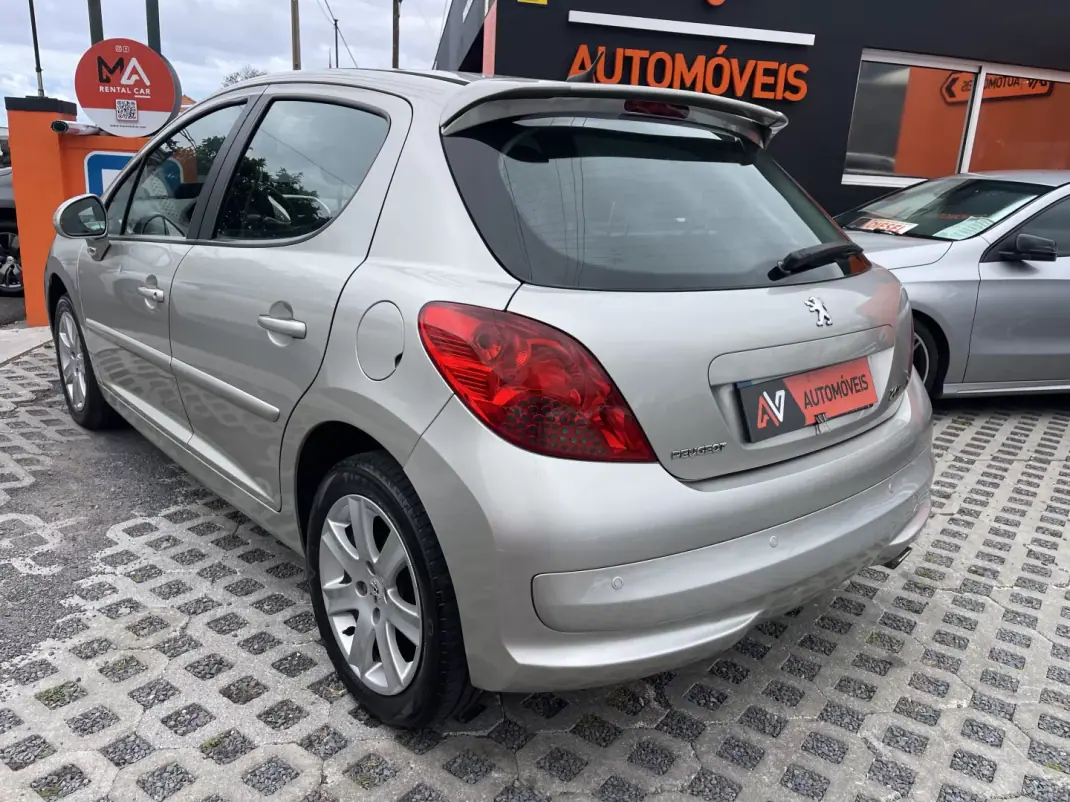 Peugeot 207 2006 - 4950 EUR, 248861 km - AUTO.MOTO.pt - 248861km - foto 5 de 12