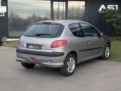 Peugeot 206 Van 1.4 HDi 2005 - 1750 EUR, 393364 km - AUTO.MOTO.pt - 393364km - foto 6 de 16