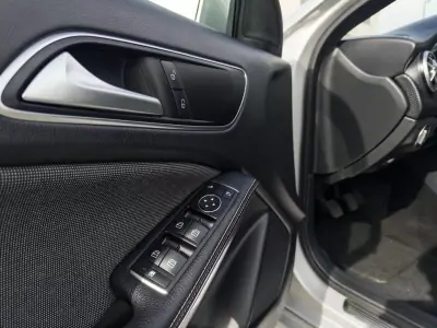 Mercedes-Benz A 180 2017 - 15990 EUR, 155000 km - AUTO.MOTO.pt - 155000km - foto 20 de 34