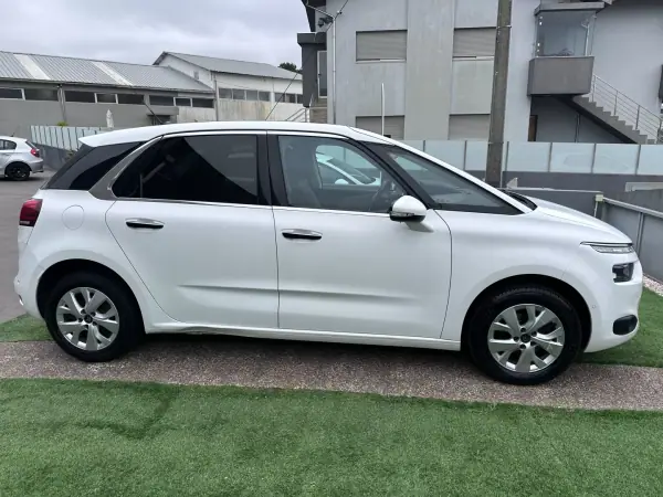 Citroën C4 Picasso 2015 - 9250 EUR, 160000 km - AUTO.MOTO.pt - 160000km - foto 15 de 68