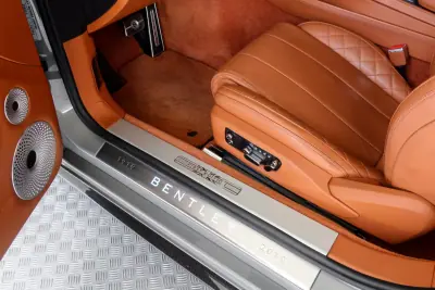 Bentley Continental GTC 2019 - 250000 EUR, 58772 km - AUTO.MOTO.pt - 58772km - foto 25 de 29
