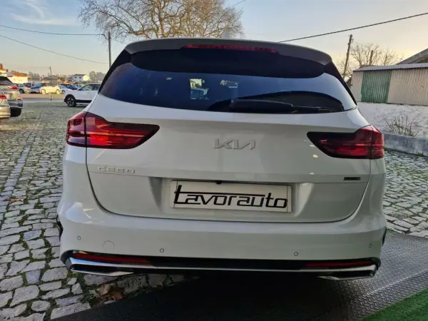 Kia Ceed SW 2023 - 23500 EUR, 82000 km - AUTO.MOTO.pt - 82000km - foto 8 de 42
