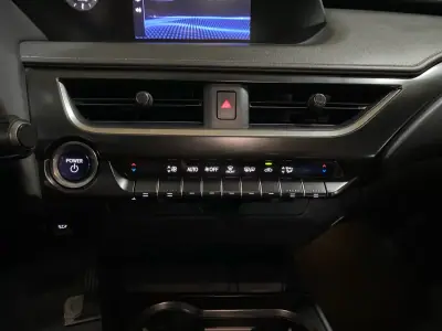 Lexus UX 250h 2021 - 24950 EUR, 126000 km - AUTO.MOTO.pt - 126000km - foto 15 de 20
