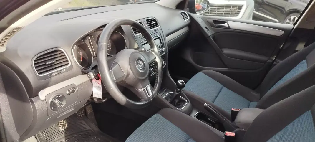 Volkswagen Golf 2010 - 9450 EUR, 220000 km - AUTO.MOTO.pt - 220000km - foto 7 de 13