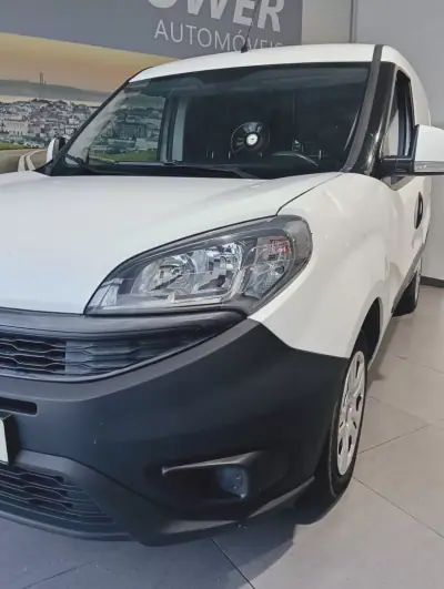Fiat DOBLO CARGO 1.3 M-JET EASY 3 Lugares 2021 - 10990 EUR, 99701 km - AUTO.MOTO.pt - 99701km - foto 11 de 20