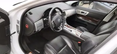 Jaguar XF 2013 - 26000 EUR, 220000 km - AUTO.MOTO.pt - 220000km - foto 7 de 11