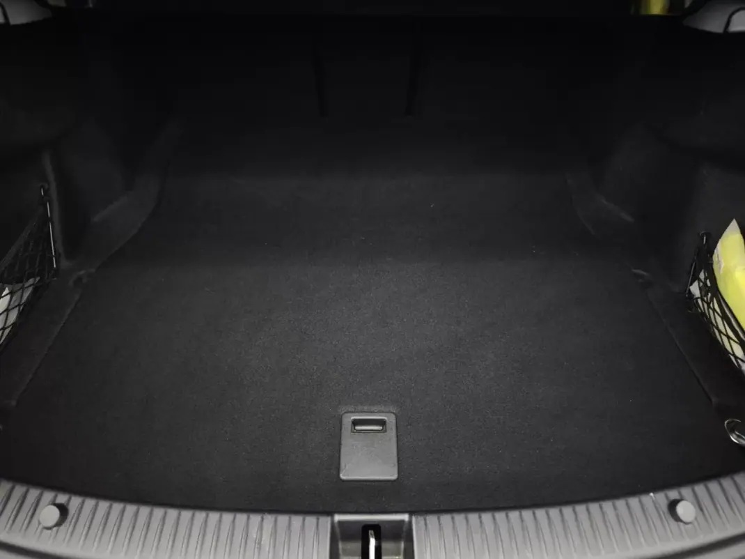 Mercedes-Benz C 220 2018 - 30950 EUR, 102676 km - AUTO.MOTO.pt - 102676km - foto 18 de 47