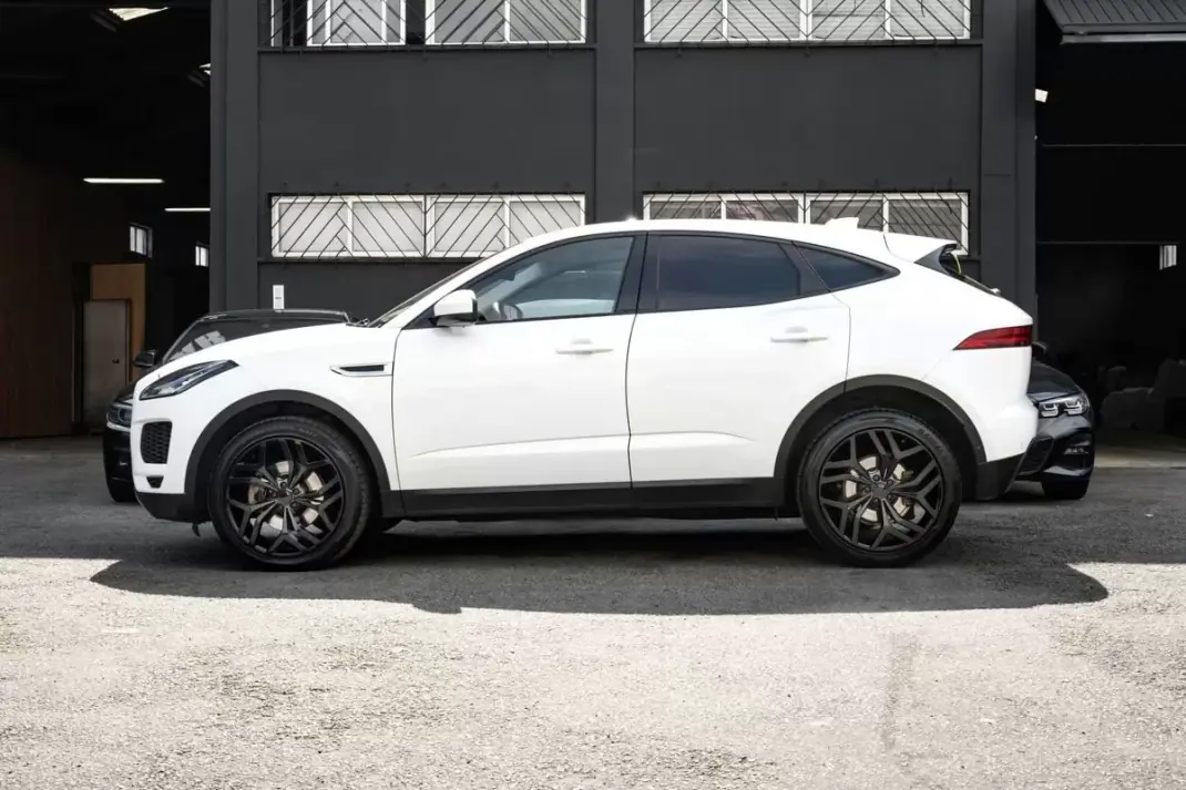 Jaguar E-Pace 2018 - 23900 EUR, 128980 km - 128980km - foto 4 de 29