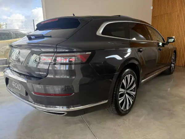 Volkswagen Arteon Shooting Brake 2021 - 23500 EUR, 168600 km - AUTO.MOTO.pt - 168600km - foto 18 de 144