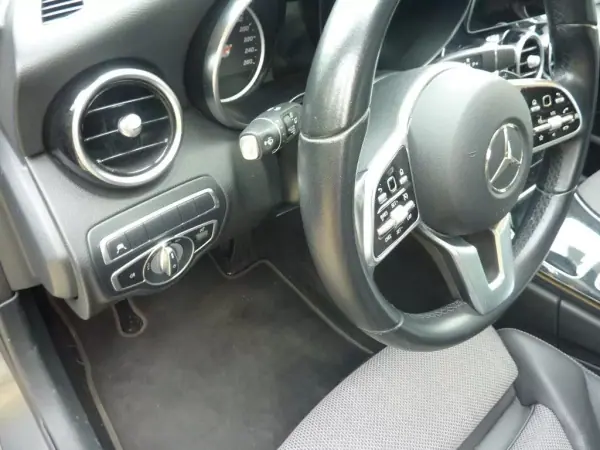Mercedes-Benz C 300 2020 - 28900 EUR, 90842 km - AUTO.MOTO.pt - 90842km - foto 11 de 27