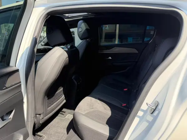 Peugeot 308 2022 - 24500 EUR, 33000 km - AUTO.MOTO.pt - 33000km - foto 12 de 17