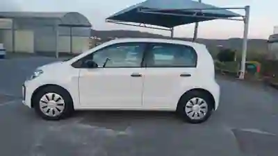 Volkswagen Up! 2016 - 6500 EUR, 85000 km - AUTO.MOTO.pt - 85000km - foto 3 de 13
