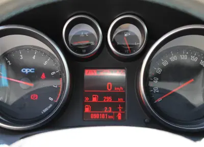 Opel Astra Coupe 2016 - 23000 EUR, 90000 km - AUTO.MOTO.pt - 90000km - foto 30 de 32