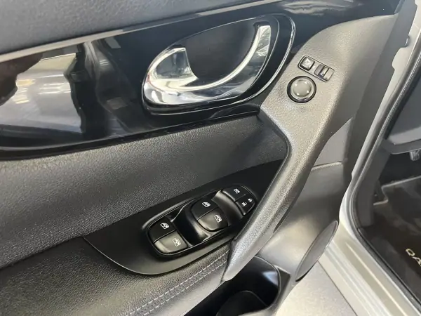 Nissan Qashqai 2019 - 18900 EUR, 106352 km - AUTO.MOTO.pt - 106352km - foto 19 de 22