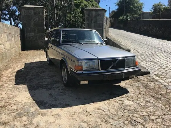 Volvo 244 1987 - 10500 EUR, 317000 km - AUTO.MOTO.pt - 317000km - foto 6 de 41