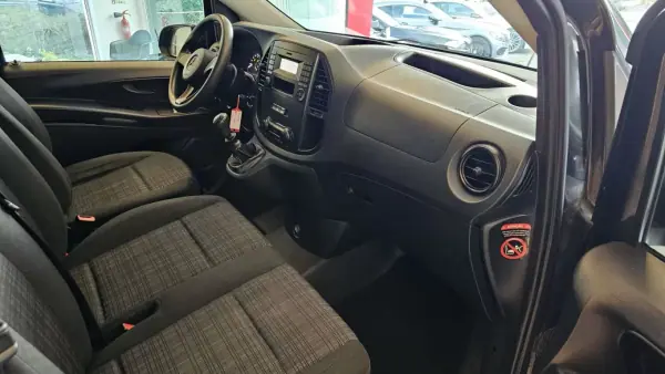 Mercedes-Benz Vito Tourer 2019 - 34900 EUR, 99800 km - AUTO.MOTO.pt - 99800km - foto 25 de 29