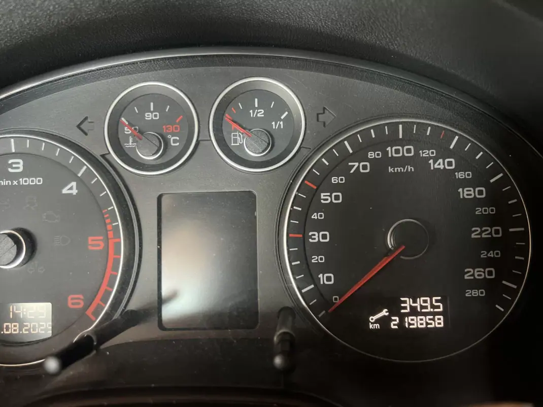 Audi A3 2010 - 10750 EUR, 219858 km - AUTO.MOTO.pt - 219858km - foto 2 de 8