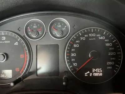 Audi A3 2010 - 10750 EUR, 219858 km - AUTO.MOTO.pt - 219858km - foto 2 de 8