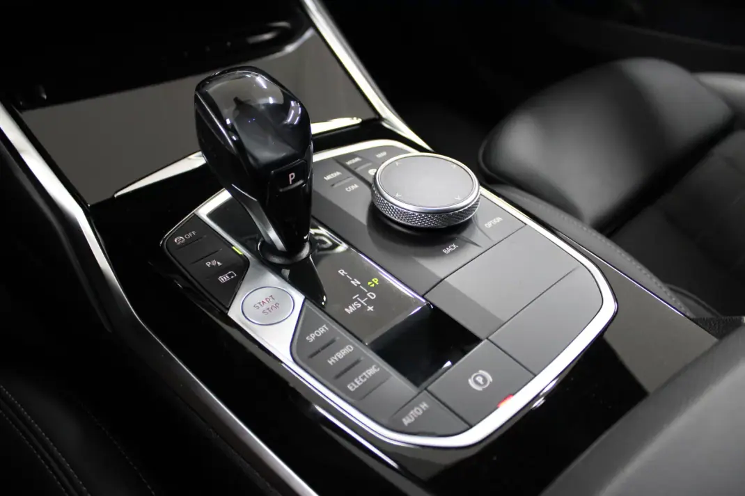 BMW 320 2021 - 27900 EUR, 108256 km - AUTO.MOTO.pt - 108256km - foto 20 de 24