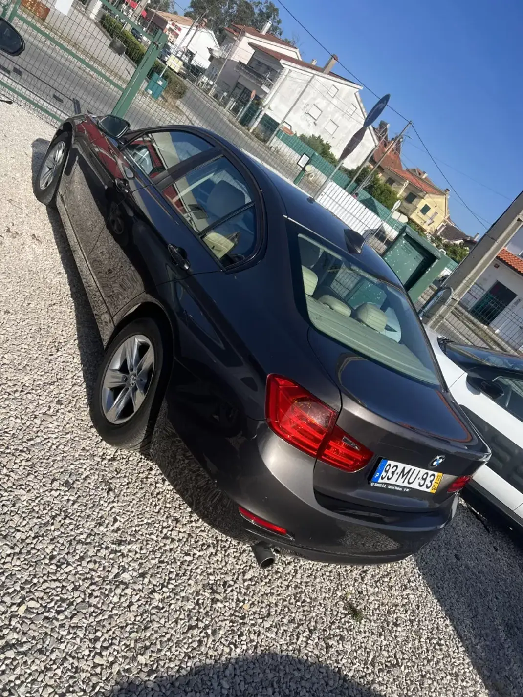 BMW 316 2012 - 12999 EUR, 169000 km - AUTO.MOTO.pt - 169000km - foto 3 de 7