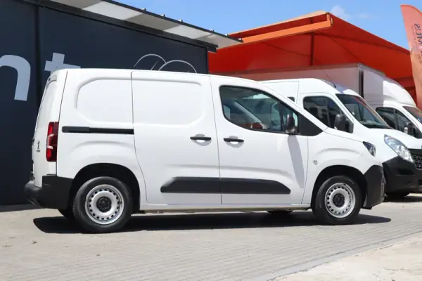 Peugeot Partner 2019 - 12500 EUR, 174520 km - AUTO.MOTO.pt - 174520km - foto 9 de 20