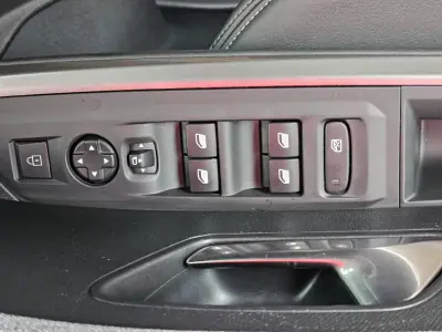 Peugeot 3008 2024 - 29999 EUR, 25000 km - AUTO.MOTO.pt - 25000km - foto 6 de 16