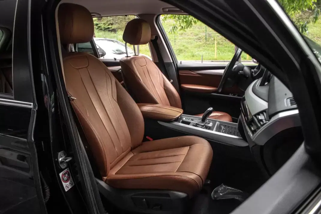 BMW X5 2015 - 27900 EUR, 170106 km - AUTO.MOTO.pt - 170106km - foto 28 de 44