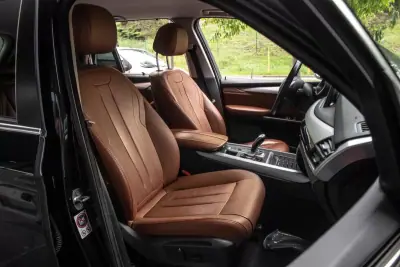 BMW X5 2015 - 27900 EUR, 170106 km - AUTO.MOTO.pt - 170106km - foto 28 de 44