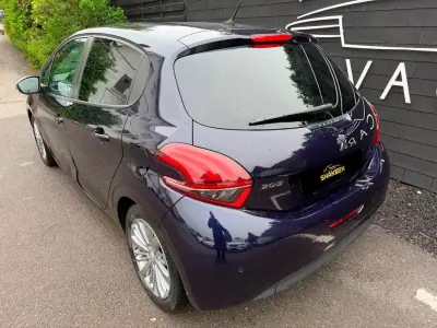 Peugeot 208 2017 - 8450 EUR, 147931 km - AUTO.MOTO.pt - 147931km - foto 3 de 9