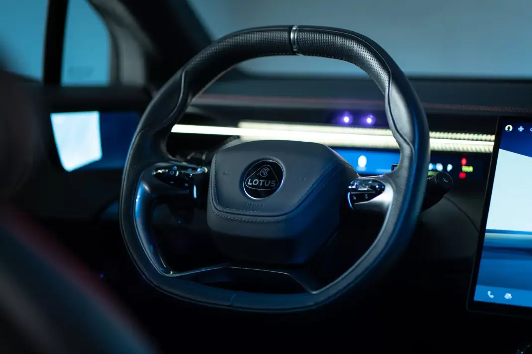 Lotus Eletre 2023 - 110000 EUR, 34626 km - AUTO.MOTO.pt - 34626km - foto 22 de 32