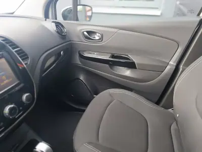 Renault Captur 2016 - 12490 EUR, 138211 km - AUTO.MOTO.pt - 138211km - foto 20 de 30
