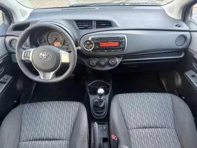 Toyota Yaris 2012 - 10400 EUR, 199391 km - AUTO.MOTO.pt - 199391km - foto 8 de 16