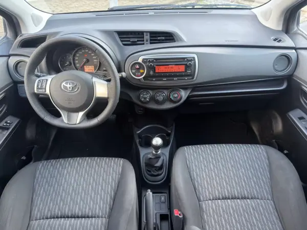 Toyota Yaris 2012 - 10400 EUR, 199391 km - AUTO.MOTO.pt - 199391km - foto 8 de 16