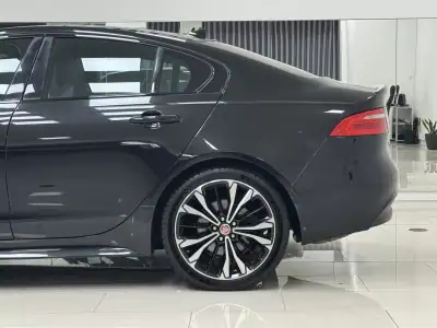 Jaguar XE 2016 - 15990 EUR, 184000 km - AUTO.MOTO.pt - 184000km - foto 6 de 26