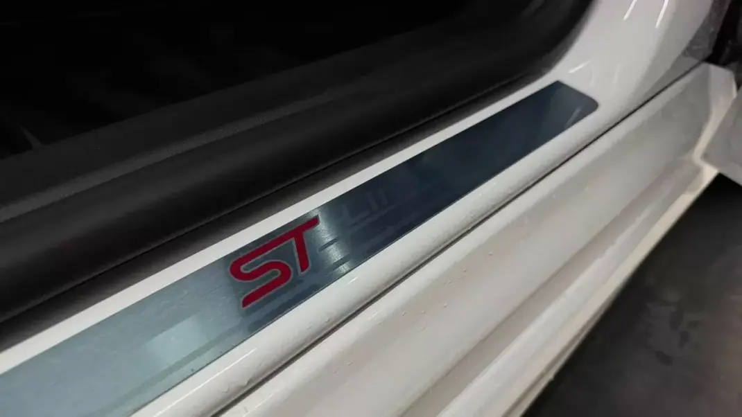 Ford Focus 2025 - 22990 EUR, 11701 km - AUTO.MOTO.pt - 11701km - foto 32 de 35