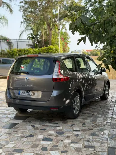 Renault Scénic 2012 - 11900 EUR, 251393 km - AUTO.MOTO.pt - 251393km - foto 6 de 9