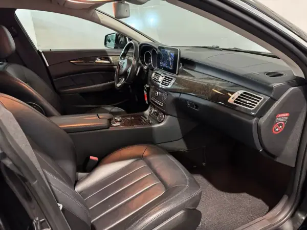Mercedes-Benz CLS 350 2015 - 32500 EUR, 99869 km - AUTO.MOTO.pt - 99869km - foto 18 de 34