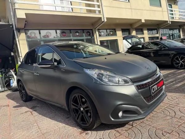 Peugeot 208 2015 - 8900 EUR, 195000 km - AUTO.MOTO.pt - 195000km - foto 3 de 29