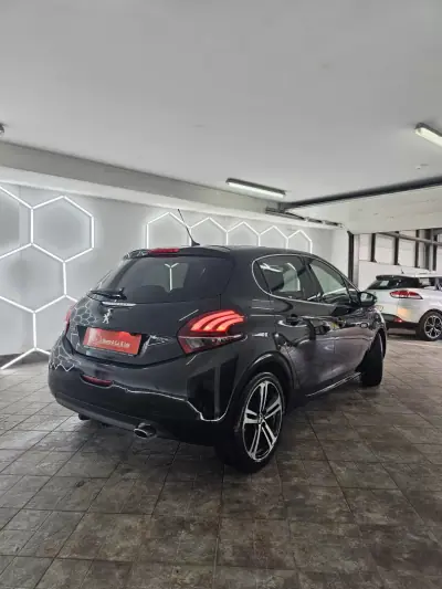 Peugeot 208 2019 - 11950 EUR, 90328 km - AUTO.MOTO.pt - 90328km - foto 56 de 90