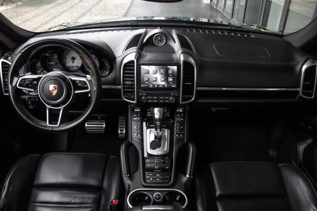 Porsche Cayenne 2016 - 42900 EUR, 139769 km - AUTO.MOTO.pt - 139769km - foto 44 de 49