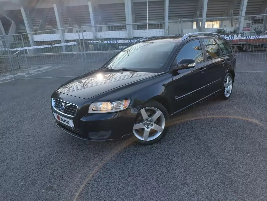 Volvo V50 2010 - 4490 EUR, 384950 km - 384950km - foto 2 de 23