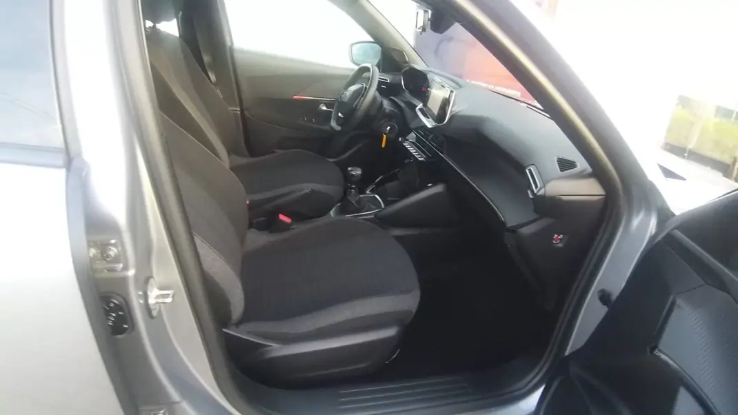 Peugeot 2008 2023 - 18250 EUR, 30000 km - AUTO.MOTO.pt - 30000km - foto 6 de 44