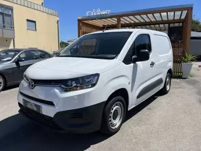Toyota PROACE CITY 1.5D 100cv EXCLUIVE 2020 - 16450 EUR, 62000 km - AUTO.MOTO.pt - 62000km - foto 9 de 35
