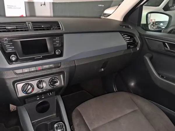 Skoda Fabia Break 2016 - 7990 EUR, 110000 km - AUTO.MOTO.pt - 110000km - foto 18 de 18